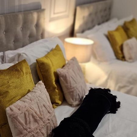 Shm Stays Leicester. Newly Renovated!! 15 Min Drive From City Centre, University. 9 Min Drive To Leicester City Stadium, 5 Min Drive To M1 & M69. 2 Min Walk To Bus Stop. Exterior photo