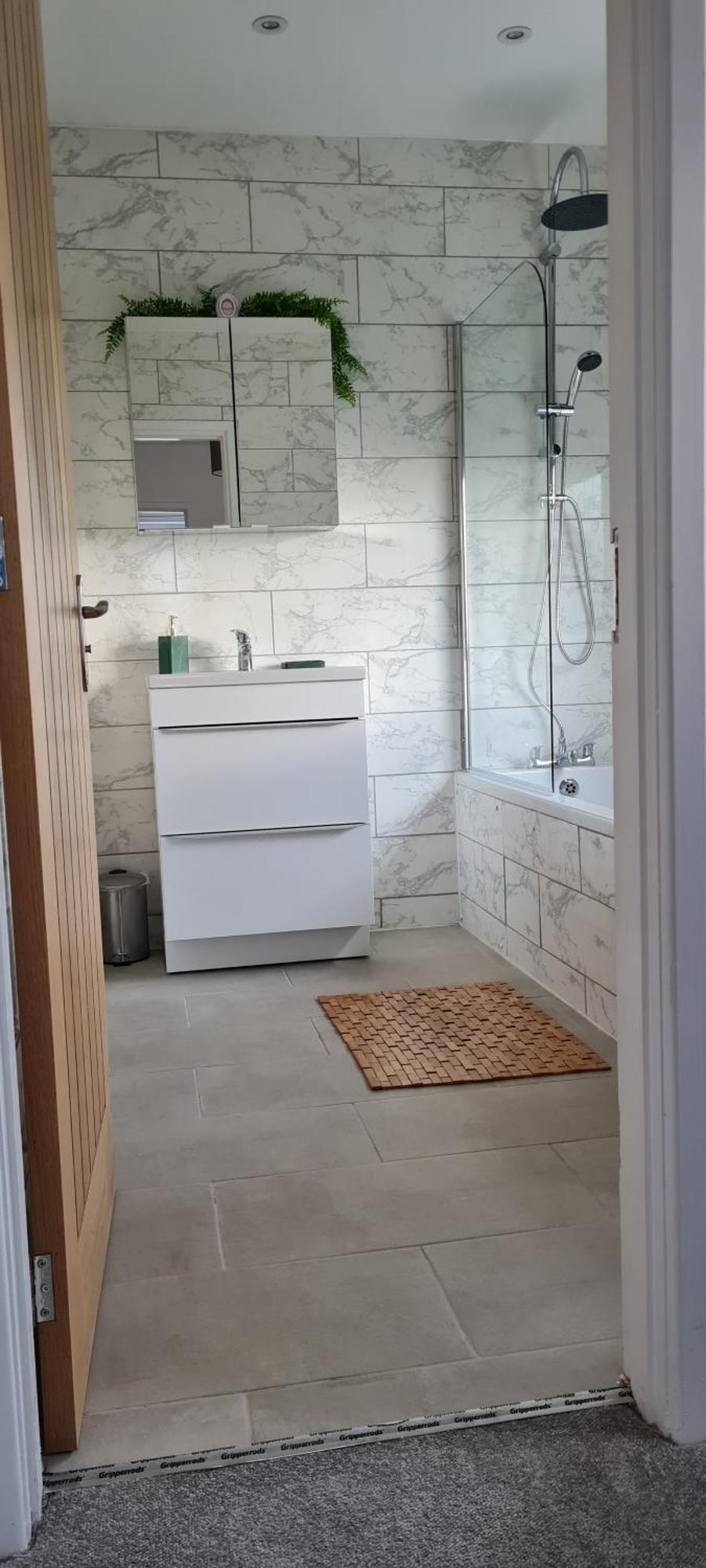 Shm Stays Leicester. Newly Renovated!! 15 Min Drive From City Centre, University. 9 Min Drive To Leicester City Stadium, 5 Min Drive To M1 & M69. 2 Min Walk To Bus Stop. Exterior photo