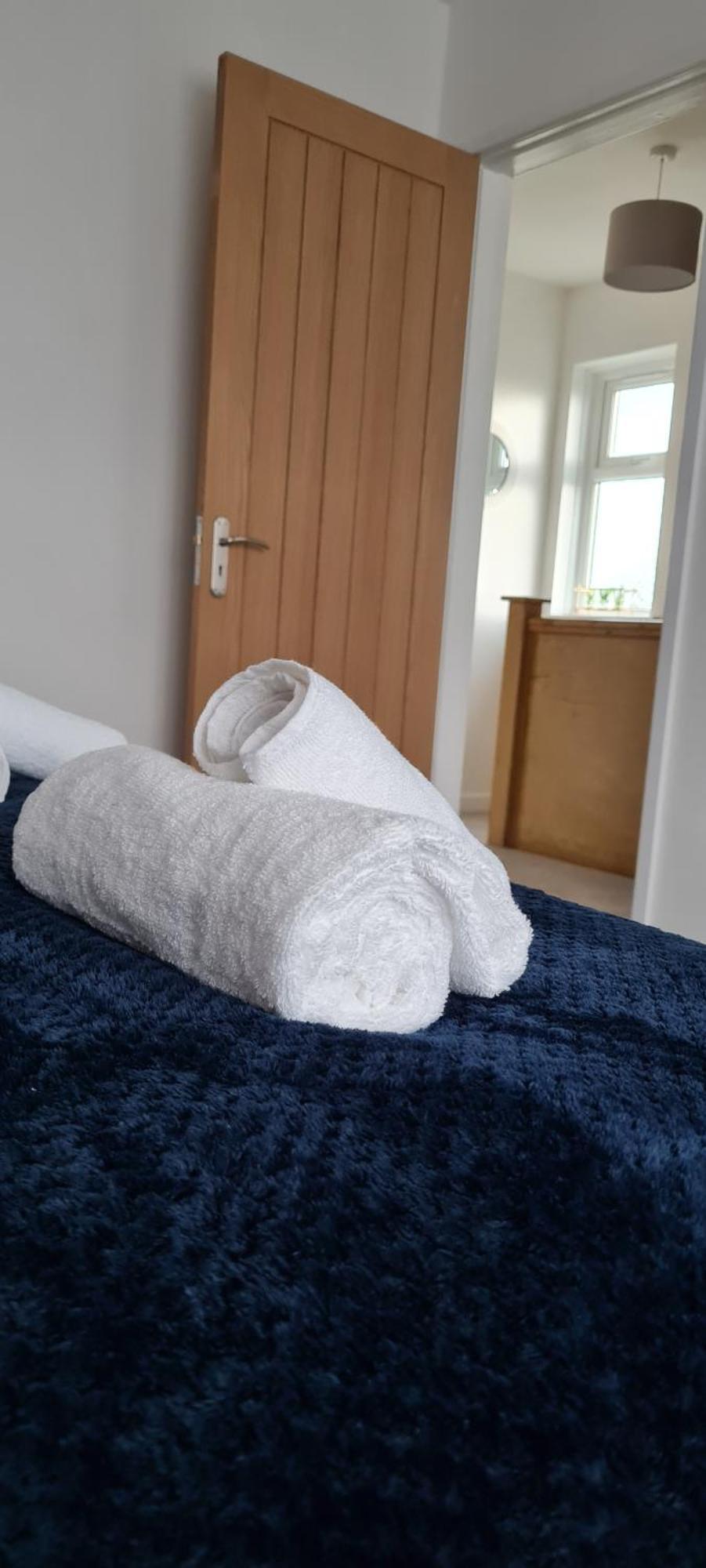 Shm Stays Leicester. Newly Renovated!! 15 Min Drive From City Centre, University. 9 Min Drive To Leicester City Stadium, 5 Min Drive To M1 & M69. 2 Min Walk To Bus Stop. Exterior photo