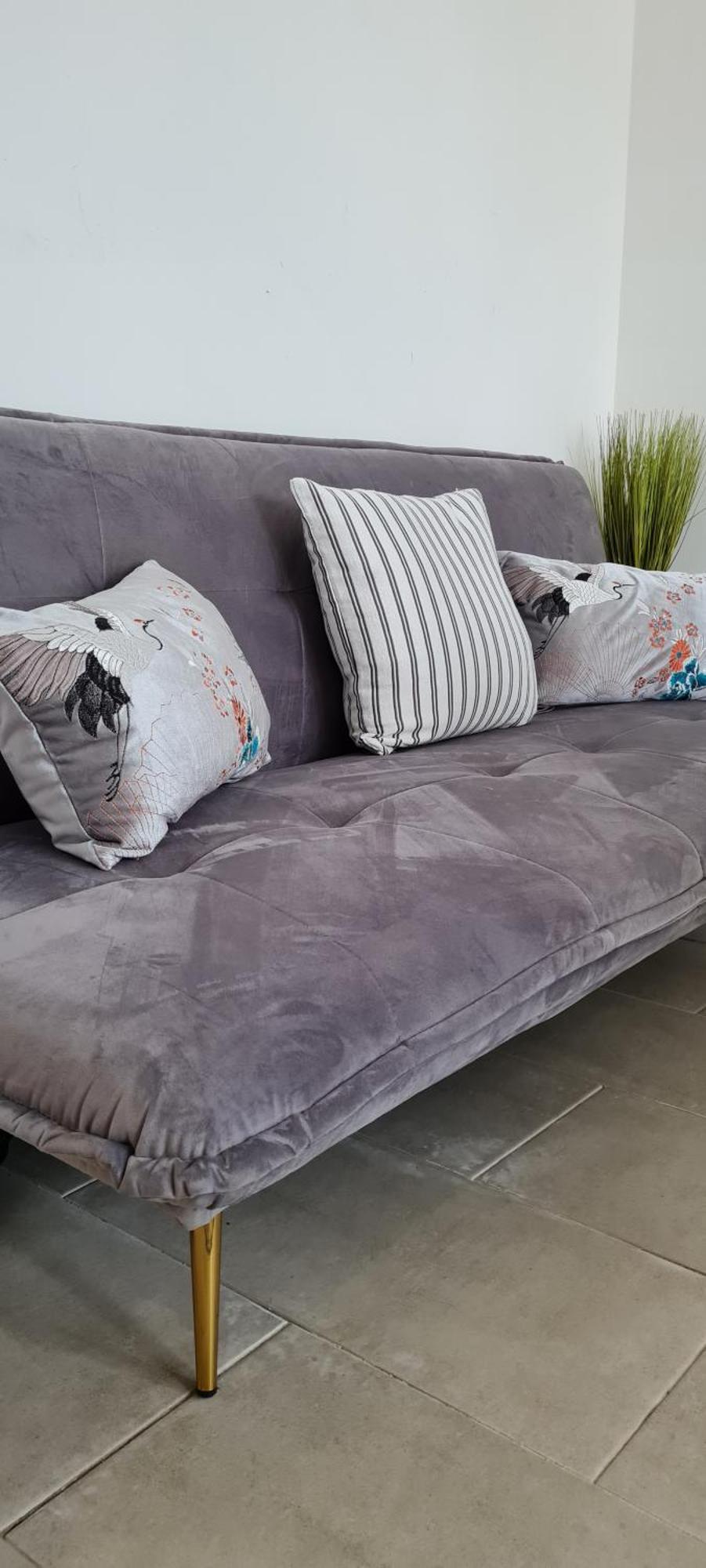 Shm Stays Leicester. Newly Renovated!! 15 Min Drive From City Centre, University. 9 Min Drive To Leicester City Stadium, 5 Min Drive To M1 & M69. 2 Min Walk To Bus Stop. Exterior photo