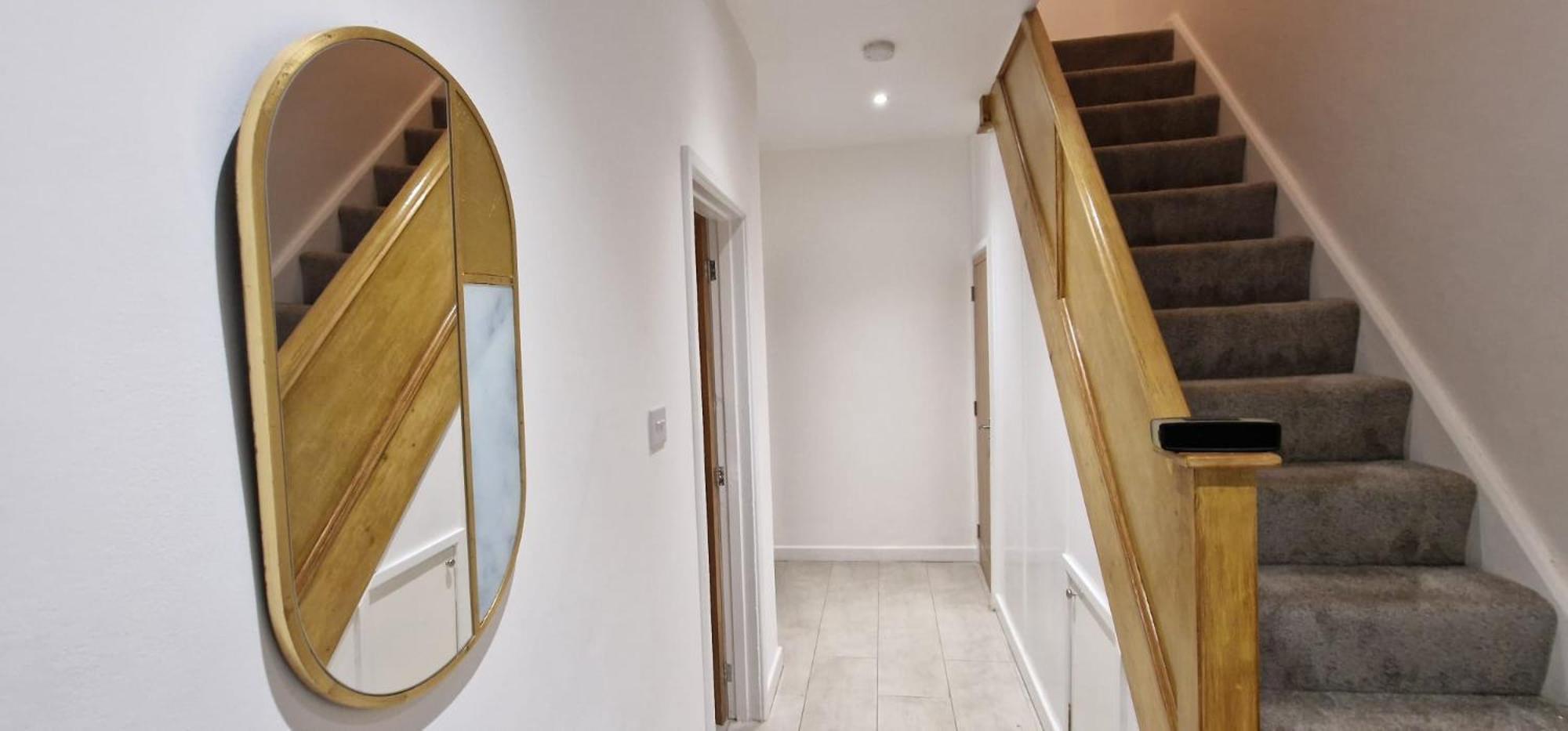 Shm Stays Leicester. Newly Renovated!! 15 Min Drive From City Centre, University. 9 Min Drive To Leicester City Stadium, 5 Min Drive To M1 & M69. 2 Min Walk To Bus Stop. Exterior photo