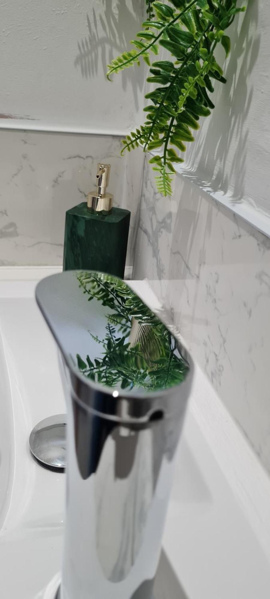 Shm Stays Leicester. Newly Renovated!! 15 Min Drive From City Centre, University. 9 Min Drive To Leicester City Stadium, 5 Min Drive To M1 & M69. 2 Min Walk To Bus Stop. Room photo